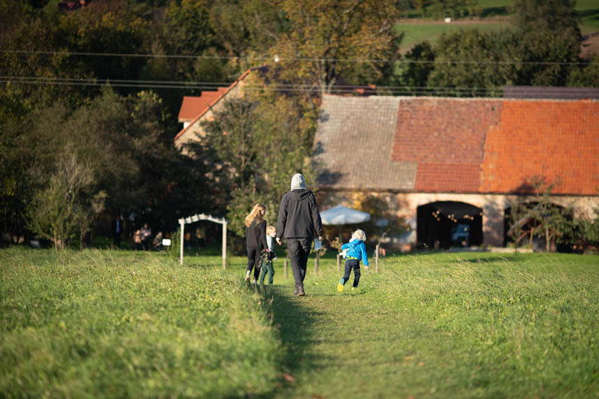 „Joga i Komunikacja Bez Przemocy w budowaniu rezyliencji”.